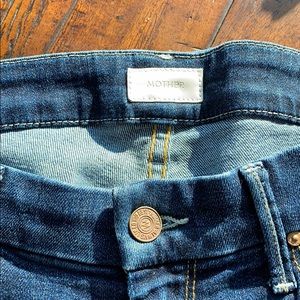 The Looker MOTHER mid rise skinny jeans